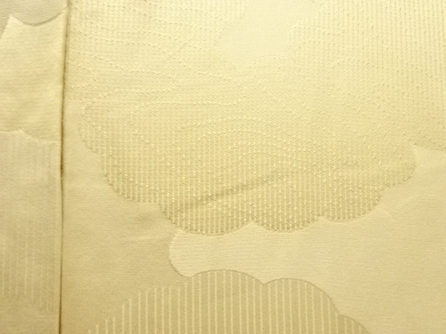  雲模様織り出し色無地着物